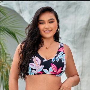 3/$30 Cupshe new with tags bikini top 2XL